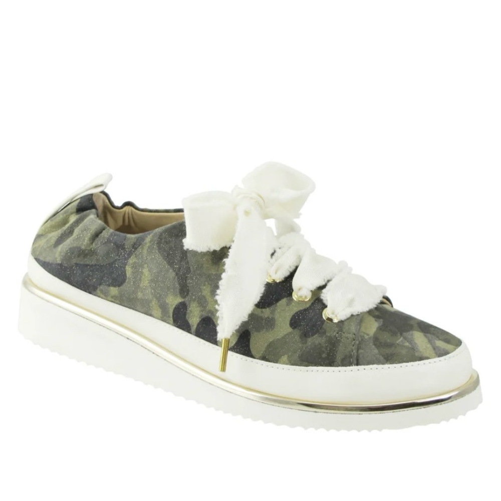 Ron White | Novella Came
Women's Oxford in Military shoes